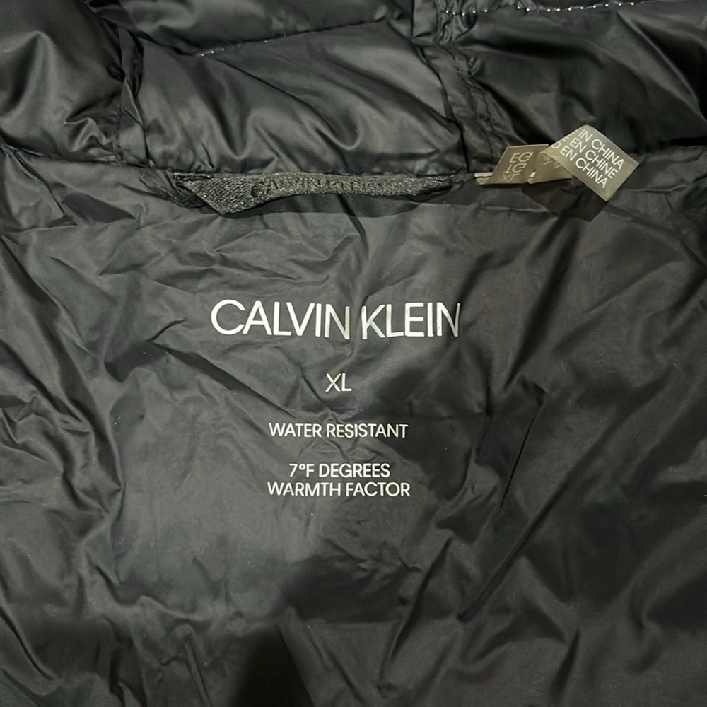 Calvin Klein - Picture 5 of 7